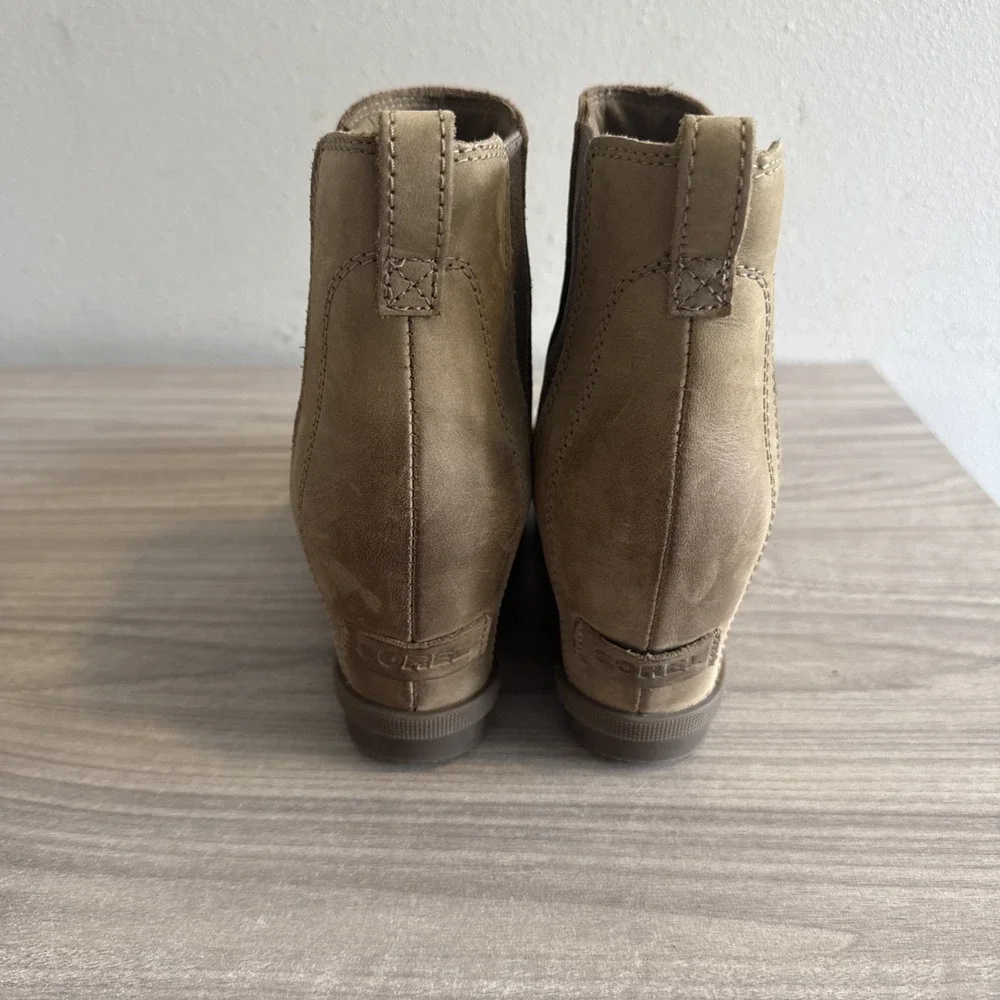 Women's Sorel Joan of Arctic Wedge Chelsea Boots Slip On Tan Shoes Sz 8